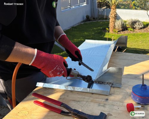 Vue détaillée d'une réalisation d'abergement de cheminée